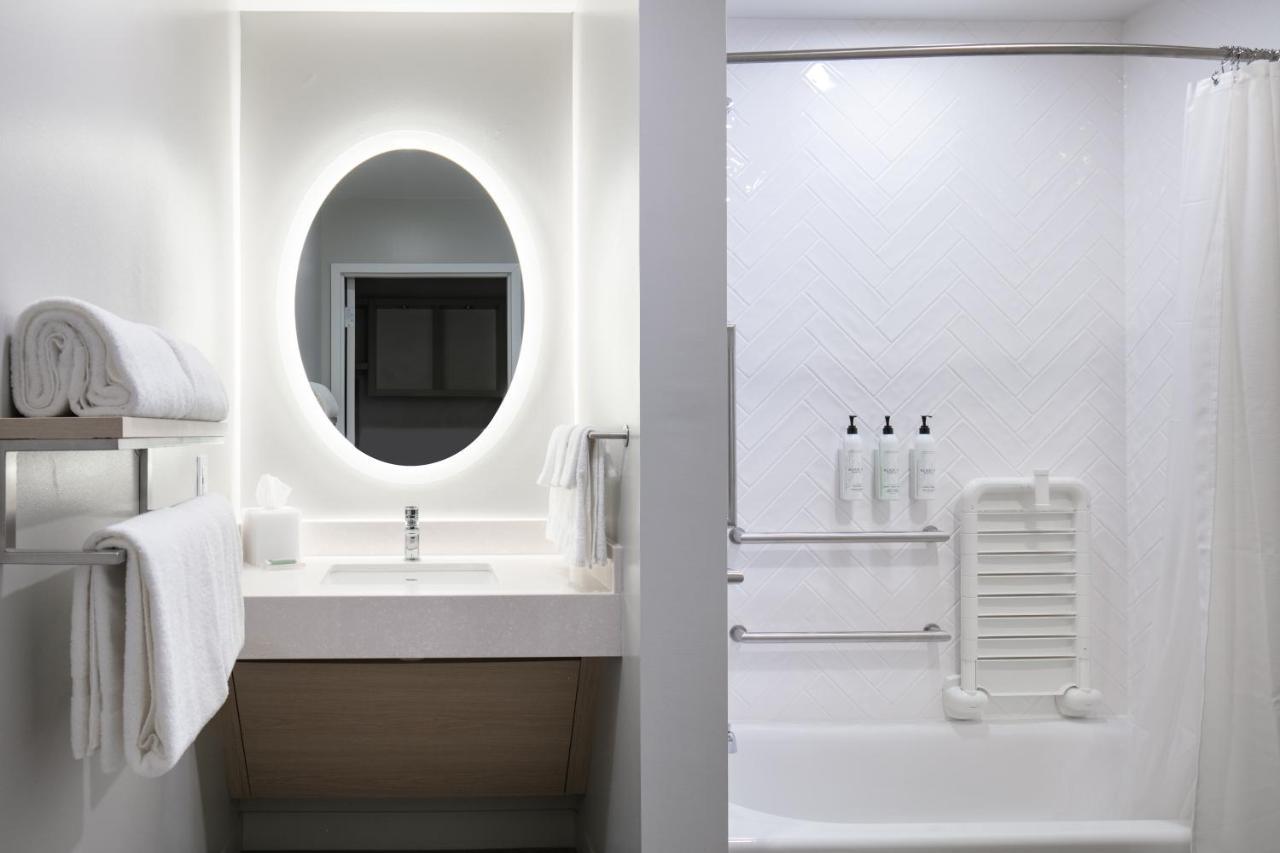 Towneplace Suites By Marriott Oshkosh Zewnętrze zdjęcie